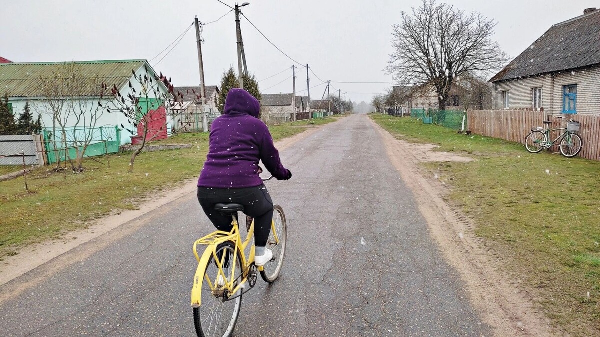    Улица в агрогородке Ижа в Минской области.   wikimedia.org