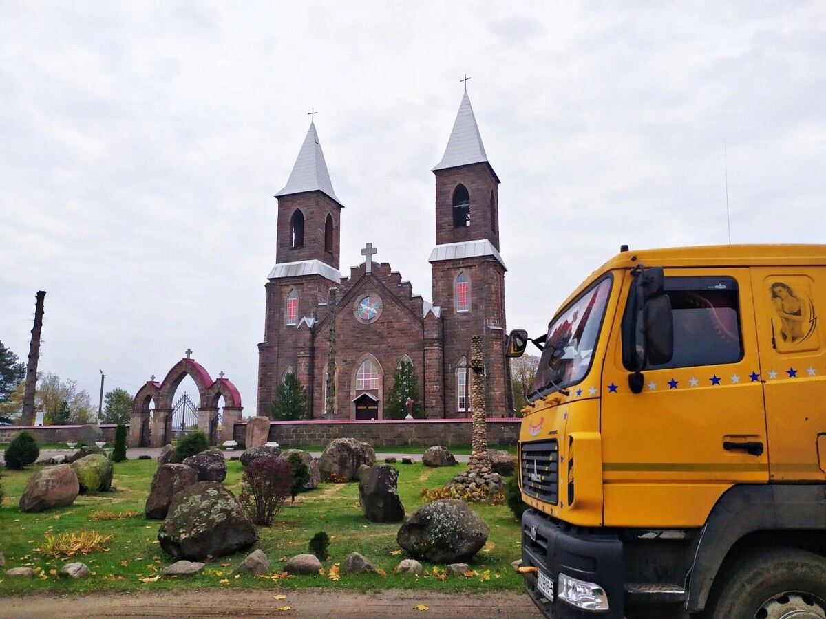    Костел Святого Иосифа в Рубежевичах, Столбцовский район, Беларусь   wikimedia.org