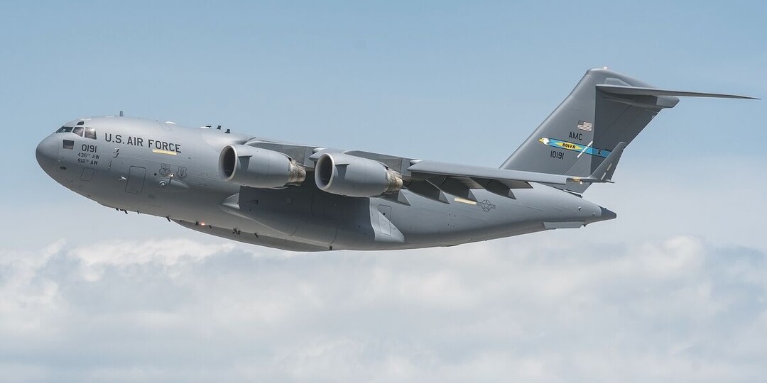 Борт ВВС США совершил маневры, указывающие на подготовку к вторжению в Иран