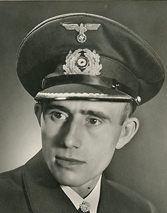 Генрих Либе (29 января 1908, Гота — 27 июля 1997, Эйзенах) — немецкий офицер-подводник, капитан 2-го ранга (1 октября 1944 года), участник Второй мировой войны