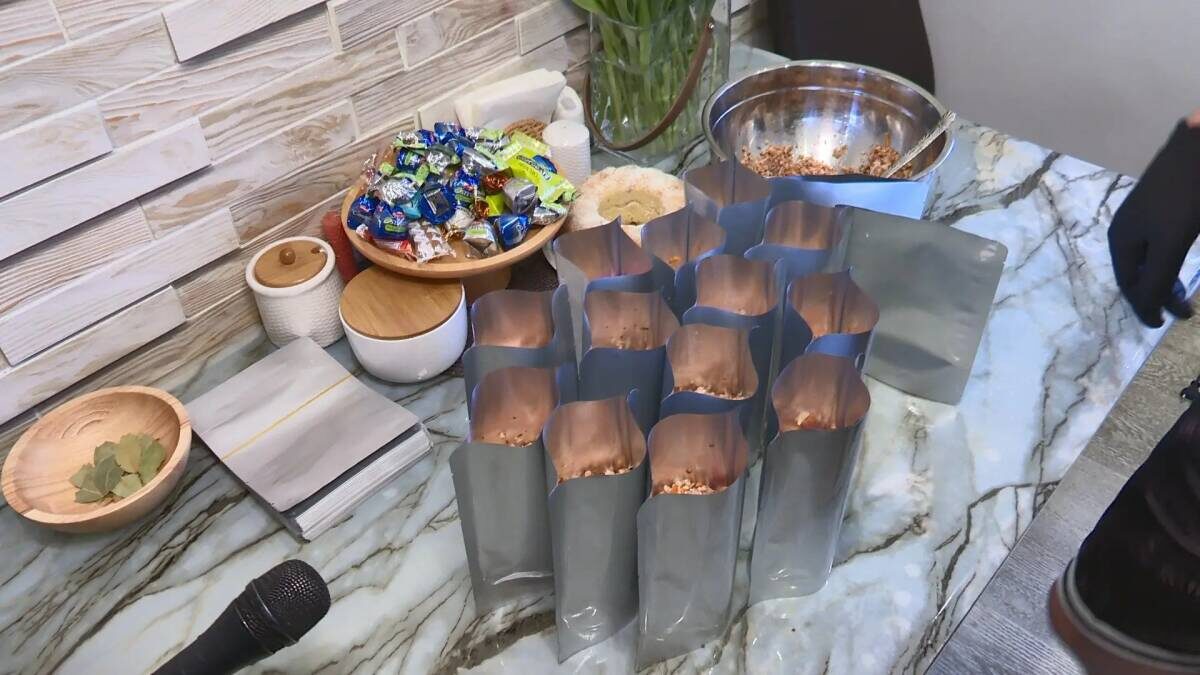    Семья из Татарстана готовит каши и тушенку для бойцов СВО