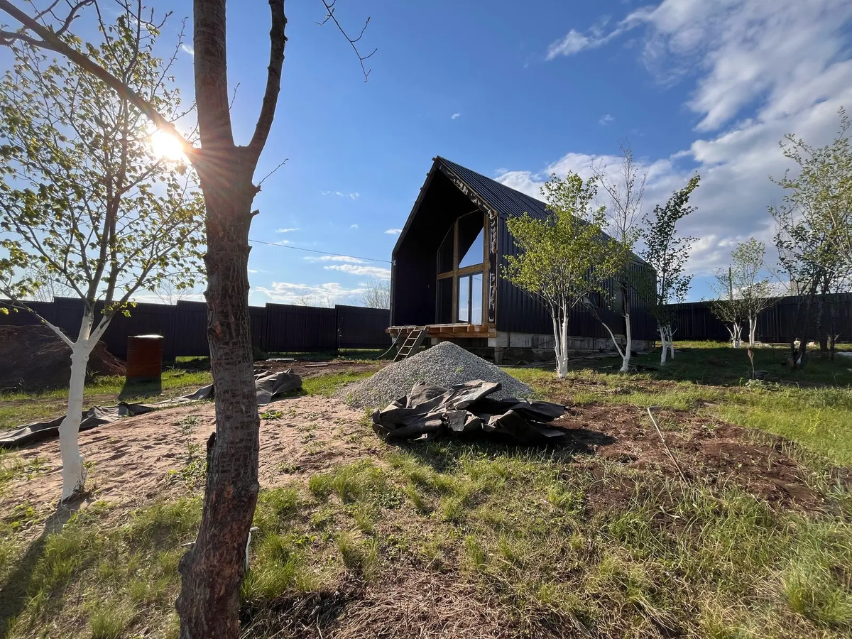 Фото реального дома с участком. (Изображение 1)