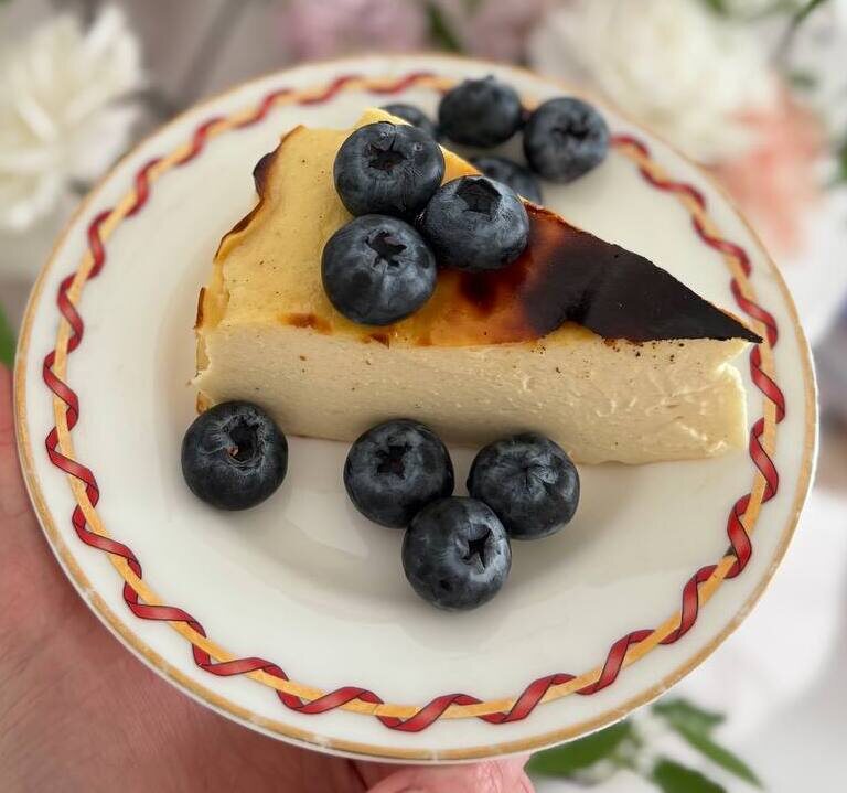 Баскский чизкейк от Дарьи Третьяковой, соавтора по книгам «Осознанная кулинария» и «Чистое питание». https://max.ru/wellness_hedonism