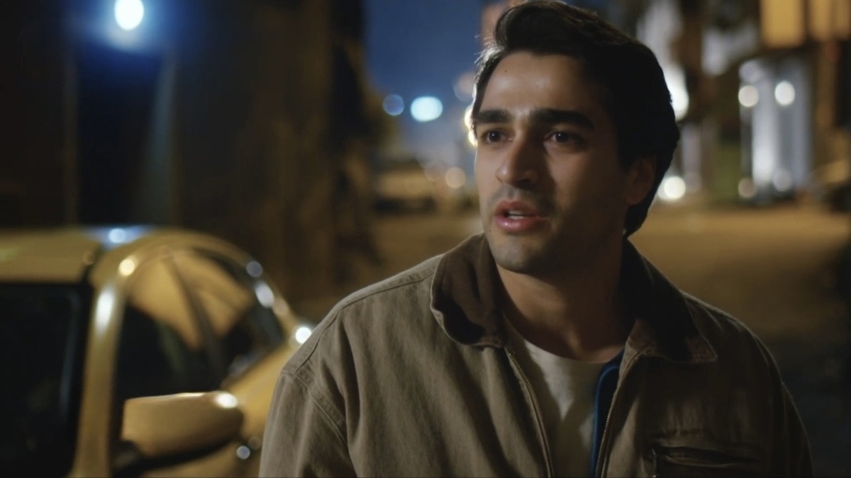 кадр из сериала "Парень" (Delikanlı)