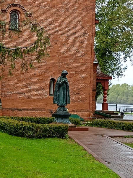 Углич. Памятник царевичу Дмитрию, фото автора