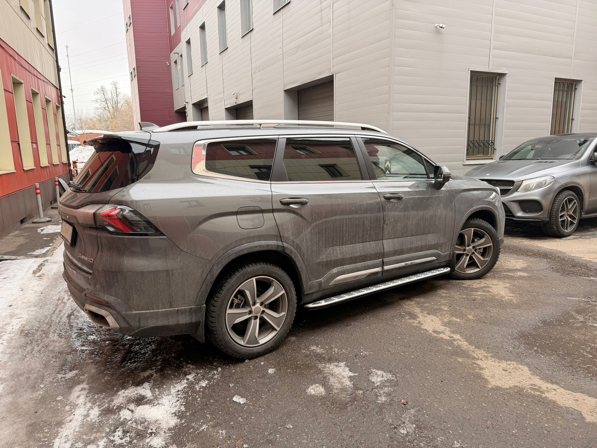 После установки пороги хорошо вписались в силуэт автомобиля