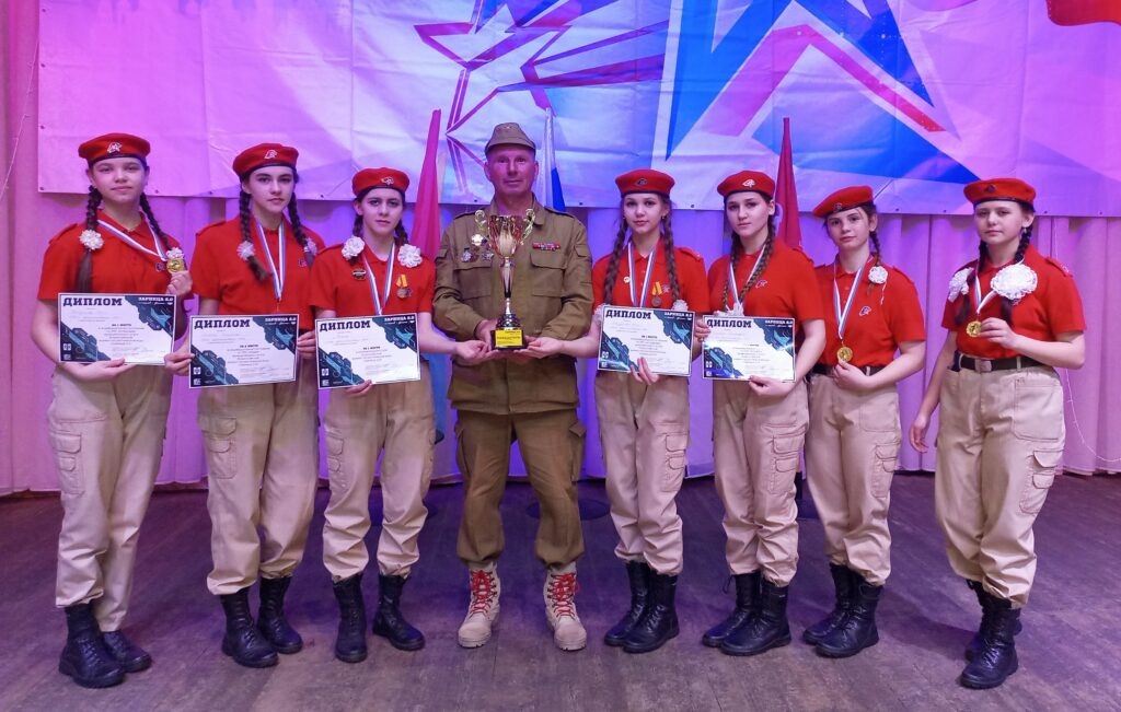    1 место заняла команда Цветниковской школы