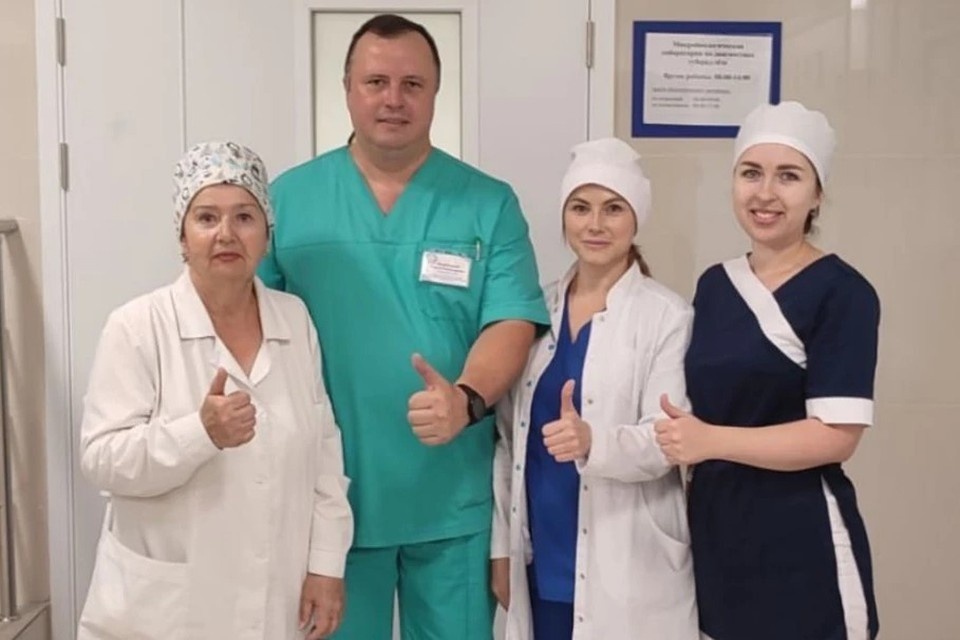    Андрей Вербицкий с коллективом. Новые лаборатории диспансера позволяют ставить диагноз за один день. Фото из личного архива