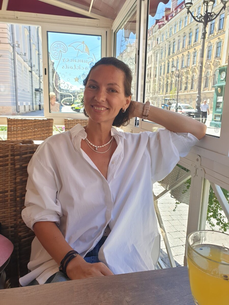 Привет! Меня зовут Екатерина, автор канала о стиле и красоте🌸 . В своём блоге рассказываю, как создать "работающий" гардероб, чтобы все вещи были задействованы, а не пылились на полках. А вы бы не жалели о потраченных средствах. Я прошла этот путь сама, без стилистов, и делюсь с вами своим удачным опытом. Мои тексты авторские, что сейчас крайне ценно, т. к. многие пишут тексты с помощью ИИ. Я же ЗА человеческое общение, пусть и виртуальное. У нас здесь сложилось дружественное женское сообщество, куда я вас с удовольствием приглашаю🌸. 