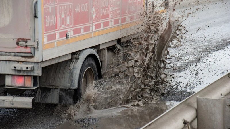     Ямы возле Нового моста в Барнауле. Дмитрий Лямзин