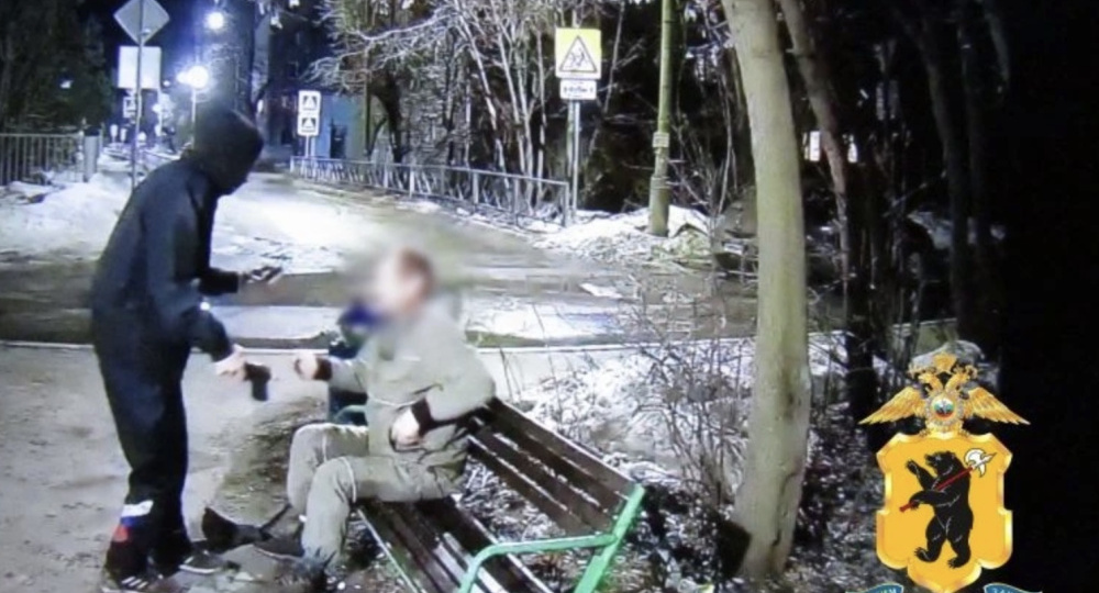 Разбой по-рыбински: в Ярославской области мужчина с игрушечным пистолетом украл смартфон