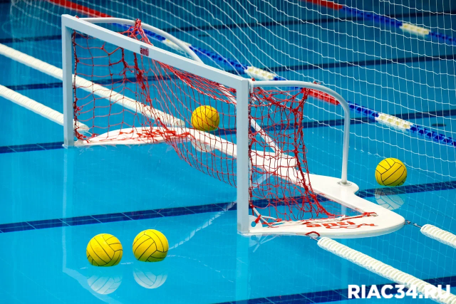 Волгоградские ватерполисты вышли в полуфинал первенства России