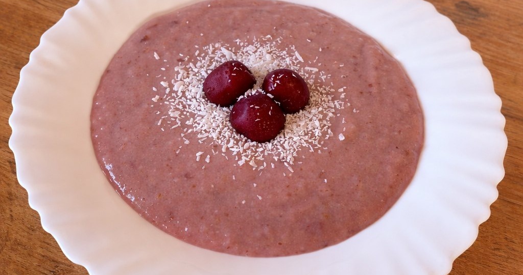 Воздушная рисовая каша с вишней: постный десерт на завтрак