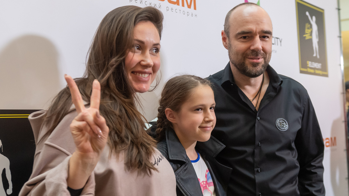    Роман Товстик с бывшей женой Еленой и дочкой. Фото: Михаил Фролов / КП