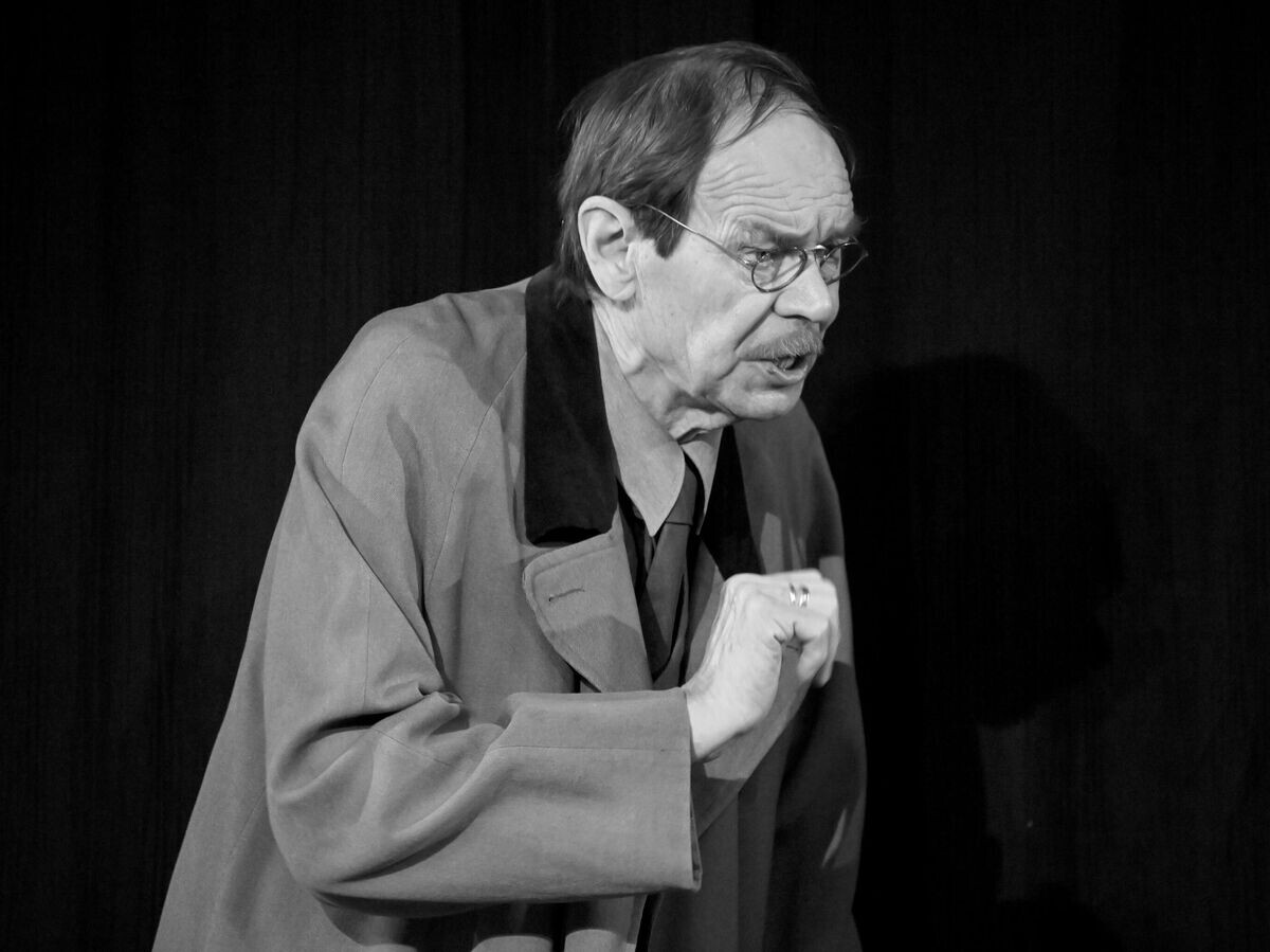    Актер Петр Складчиков в сцене из спектакля "В чужом пиру похмелье" в Государственном Академическом Малом театре | © РИА Новости / Владимир Федоренко