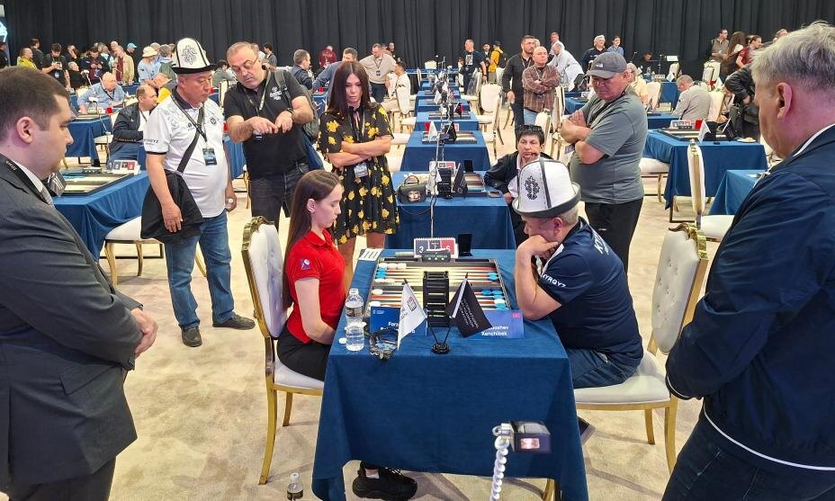    В нарды можно играть в любом возрасте. Фото: Михаил Петров