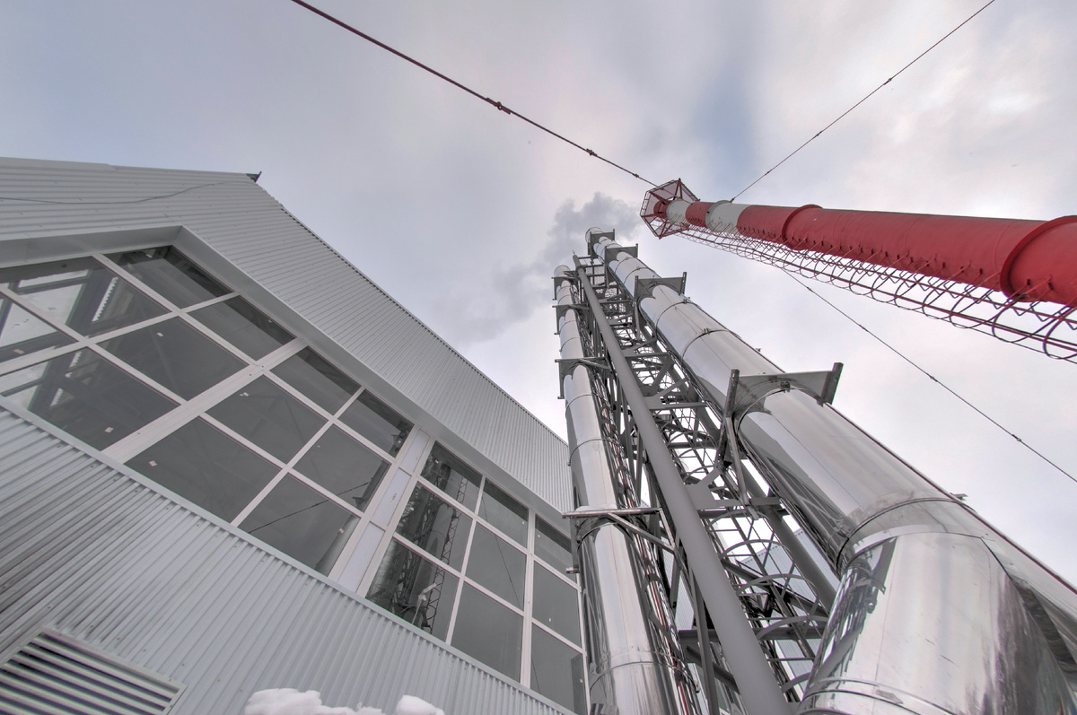 Модернизация котельной с полной заменой системы дымовых труб, высота 18,5 м, 4 дымовые трубы из нержавеющей стали, диаметр  650/750 мм. Проектирование и изготовление Уральский завод дымоходов "Модуль"