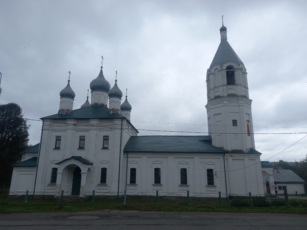 Боковой фасад храма