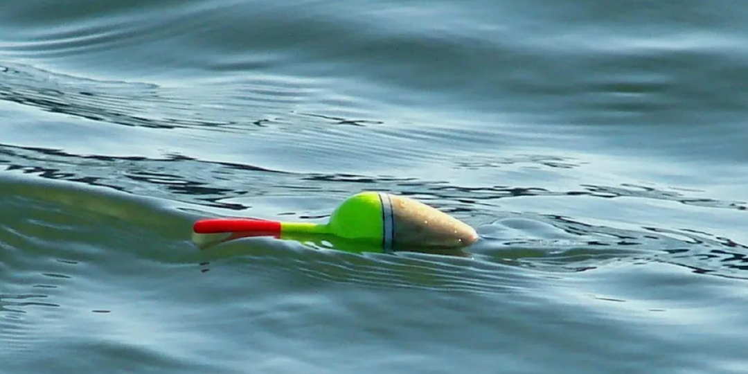 Поплавок уходит в сторону после заброса — 5-минутная диагностика: это течение или неправильно выставлена глубина