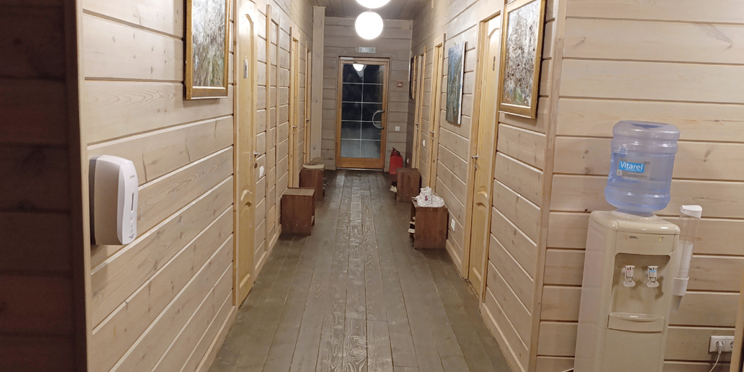 Наш номер с ванной заняли, пришлось переселяться