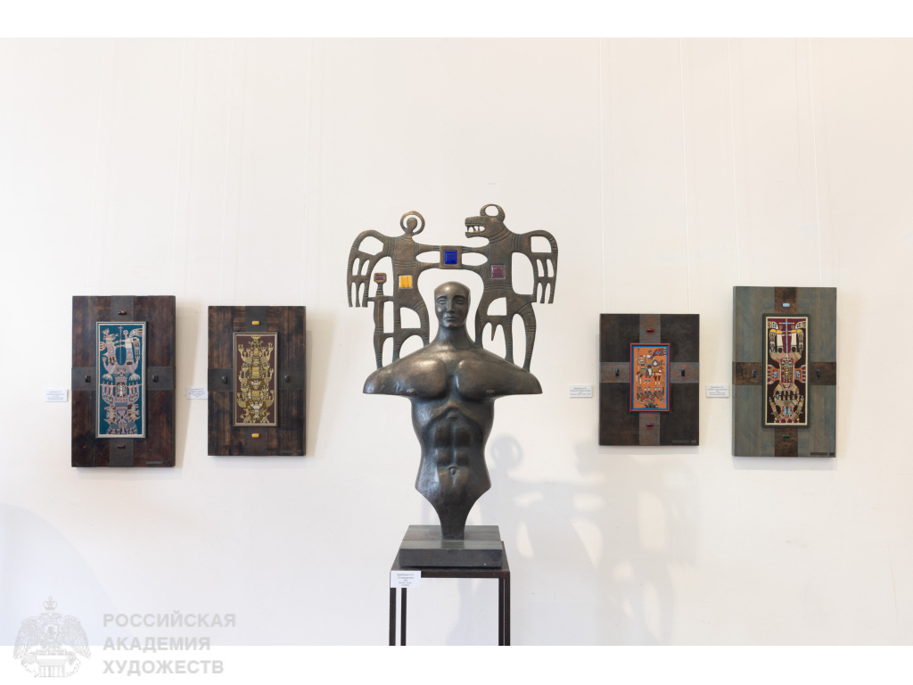 Фрагмент экспозиции «Арт-код» Андрея Щербакова  в Российской академии художеств (Москва, Пречистенка, 21). Фото: Виктор Берёзкин, пресс-служба РАХ