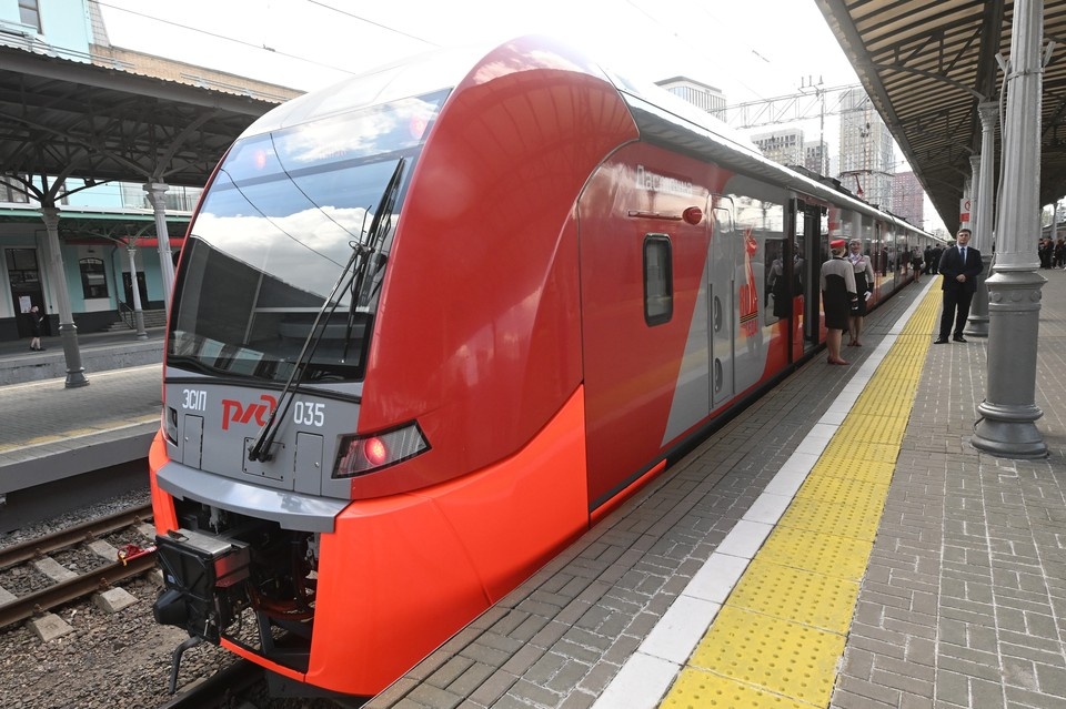    Время в пути между Самарой и Уфой на "Ласточке" составит около 6,5 часов. Владимир ВЕЛЕНГУРИН