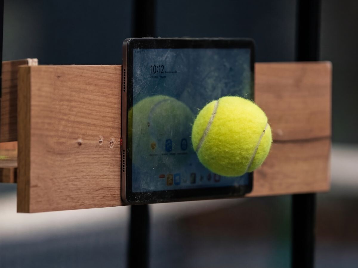    Honor Pad X8b проверили на прочность теннисной пушкой [ВИДЕО]