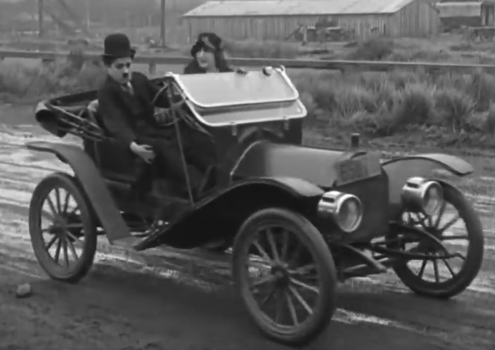     Чарли Чаплин. Цитата из кф «Бегство в автомобиле». США.1915