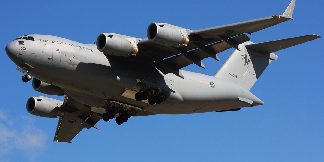 Военный борт ВВС США выполнил тайный маневр над ОАЭ перед вторжением в Иран