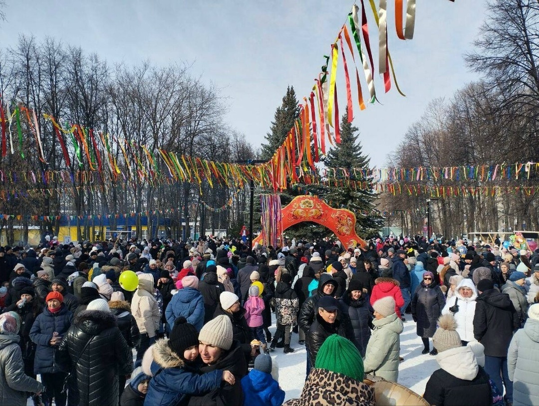 Надувная арка в парке