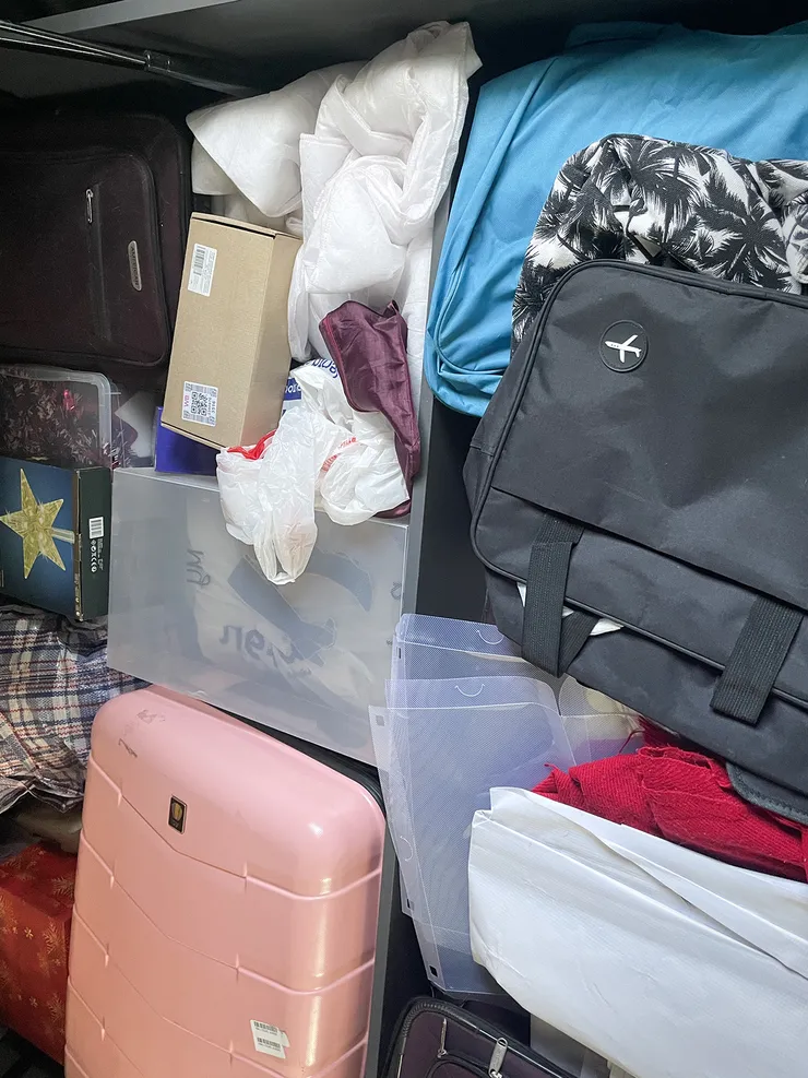 Кажется, пакет с пакетами начал захватывать пространство под кроватью