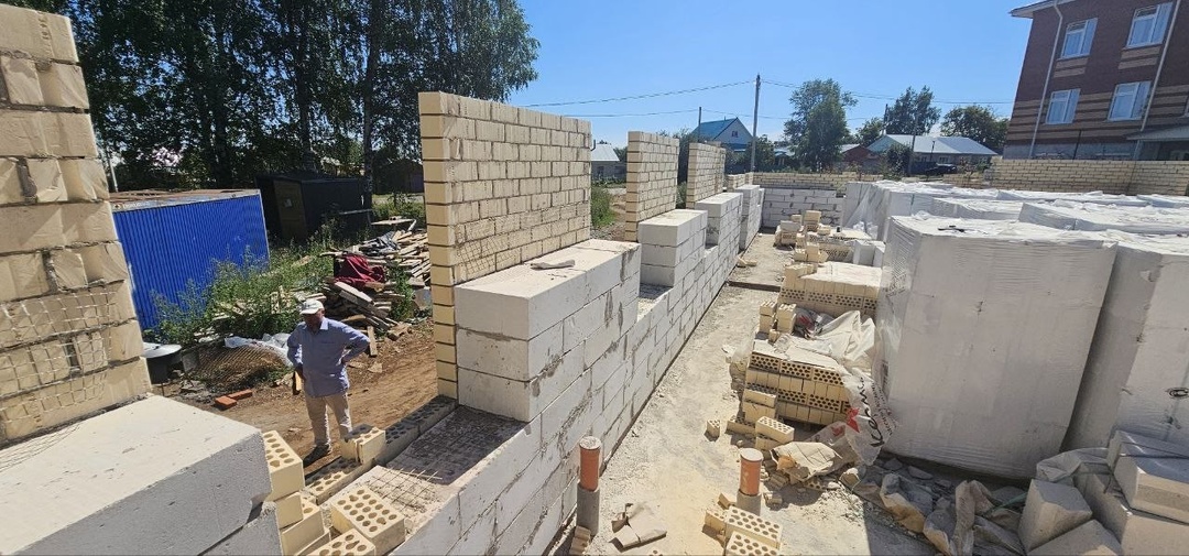 Прокурор нам не указ: мигранты строят мечеть вместо школы, несмотря на запрет