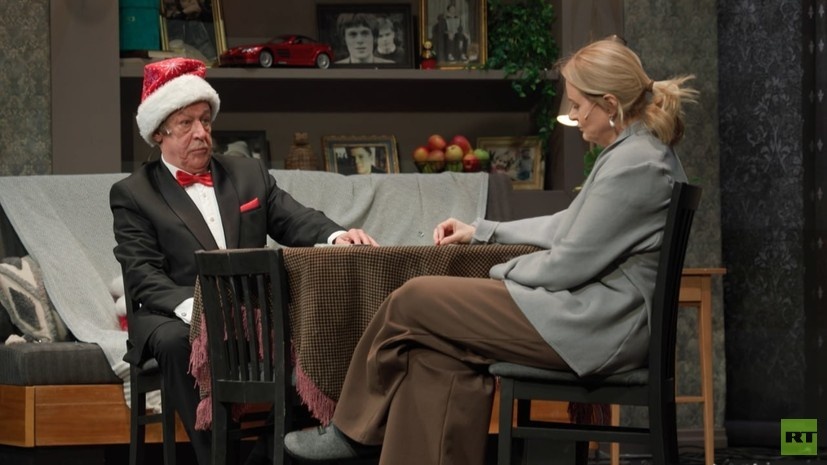     Михаил Ефремов и Анна Михалкова в спектакле «Без свидетелей» на сцене театра «Мастерская «12» Никиты Михалкова» RT