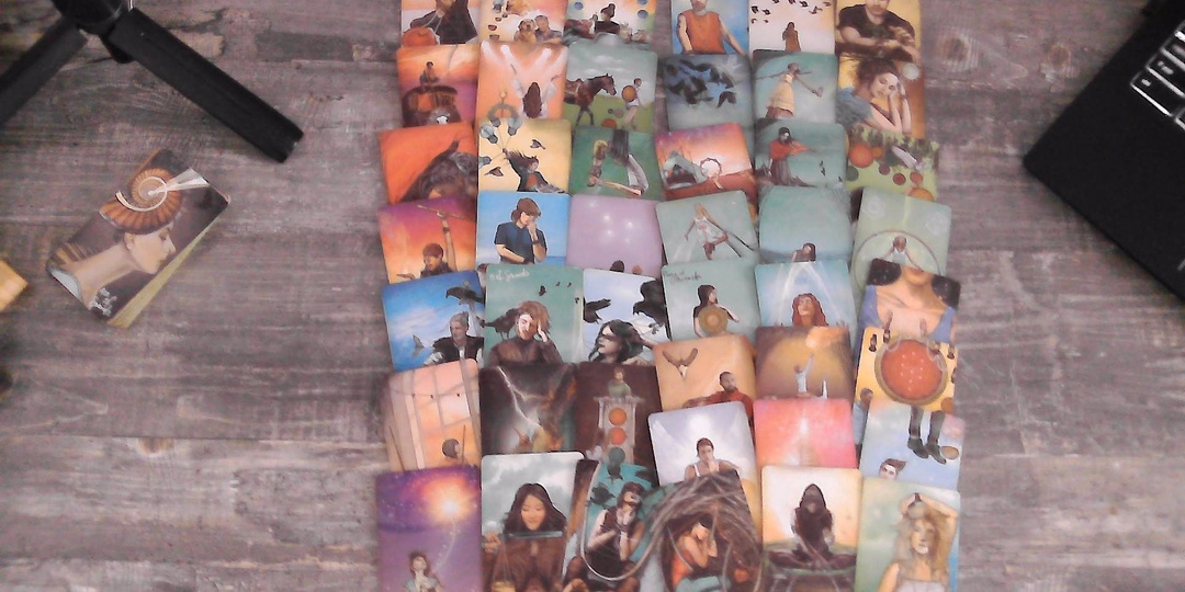 Человеку нужно решить его проблему, поэтому он выйдет с вами на связь!