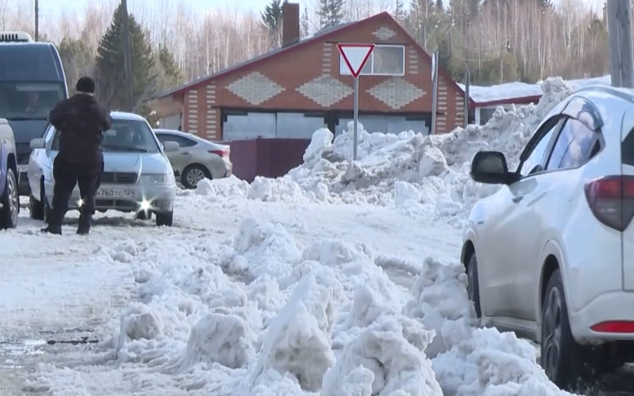     В Енисейском округе из-за резкого потепления превратились в снежное болото