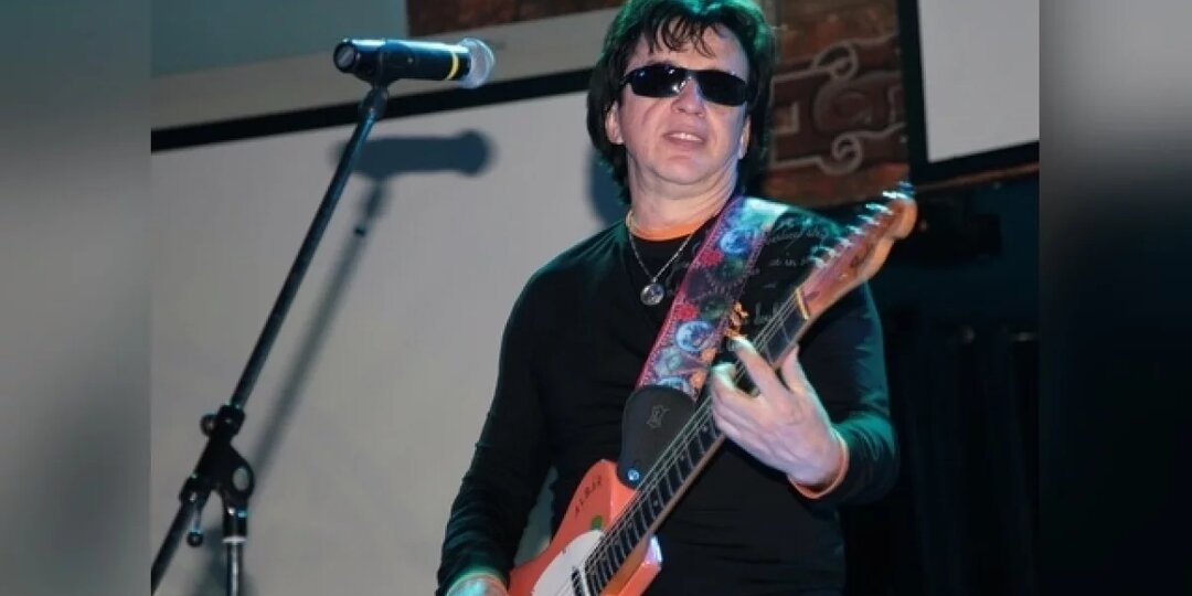 15 лет назад на концерте в Оренбурге упал и вскоре умер легендарный певец из 90-х Александр Барыкин