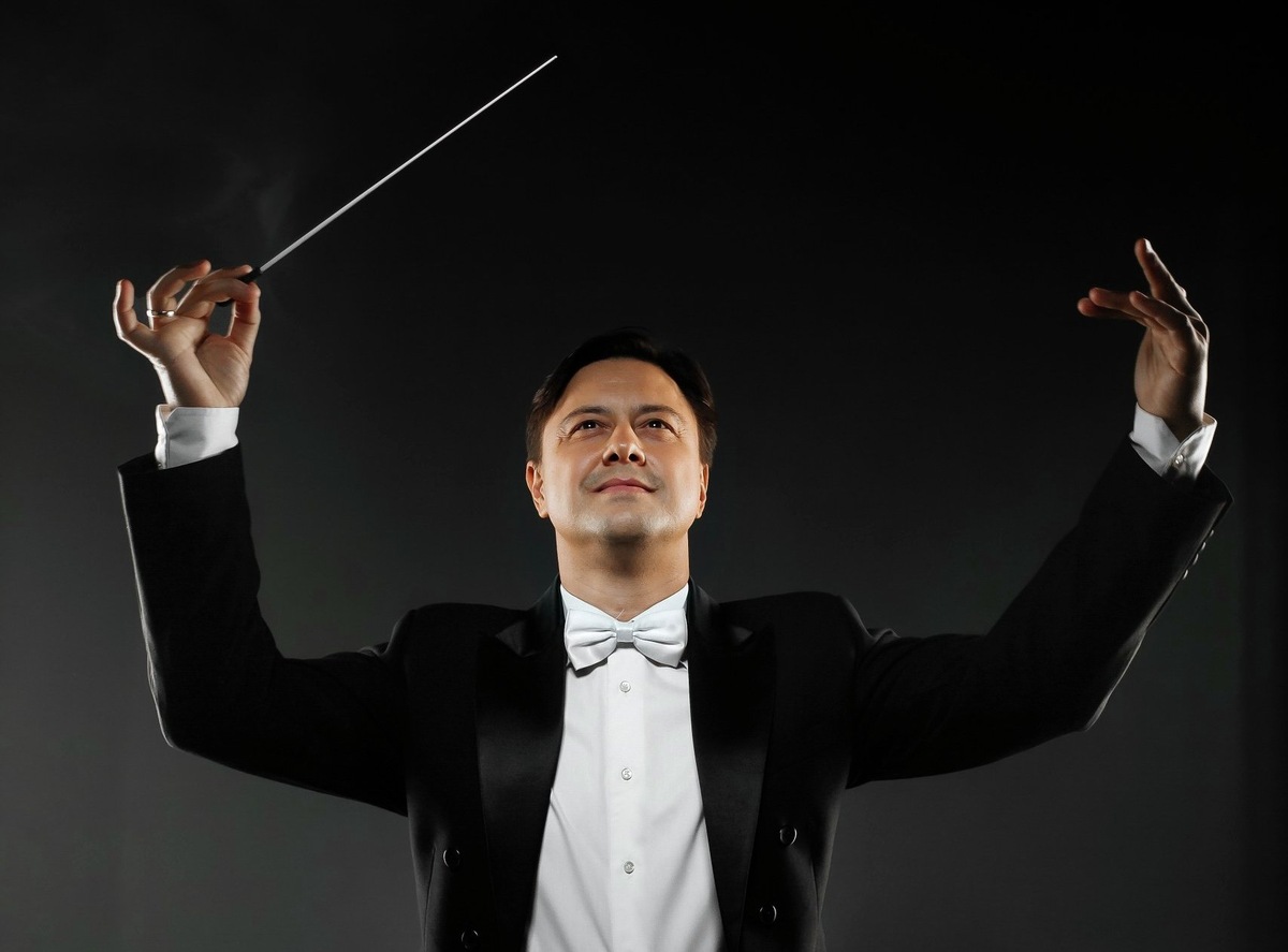 Дирижёр Крымского академического симфонического оркестра Олег Рябов // Фото предоставлено Крымским концертным объединением