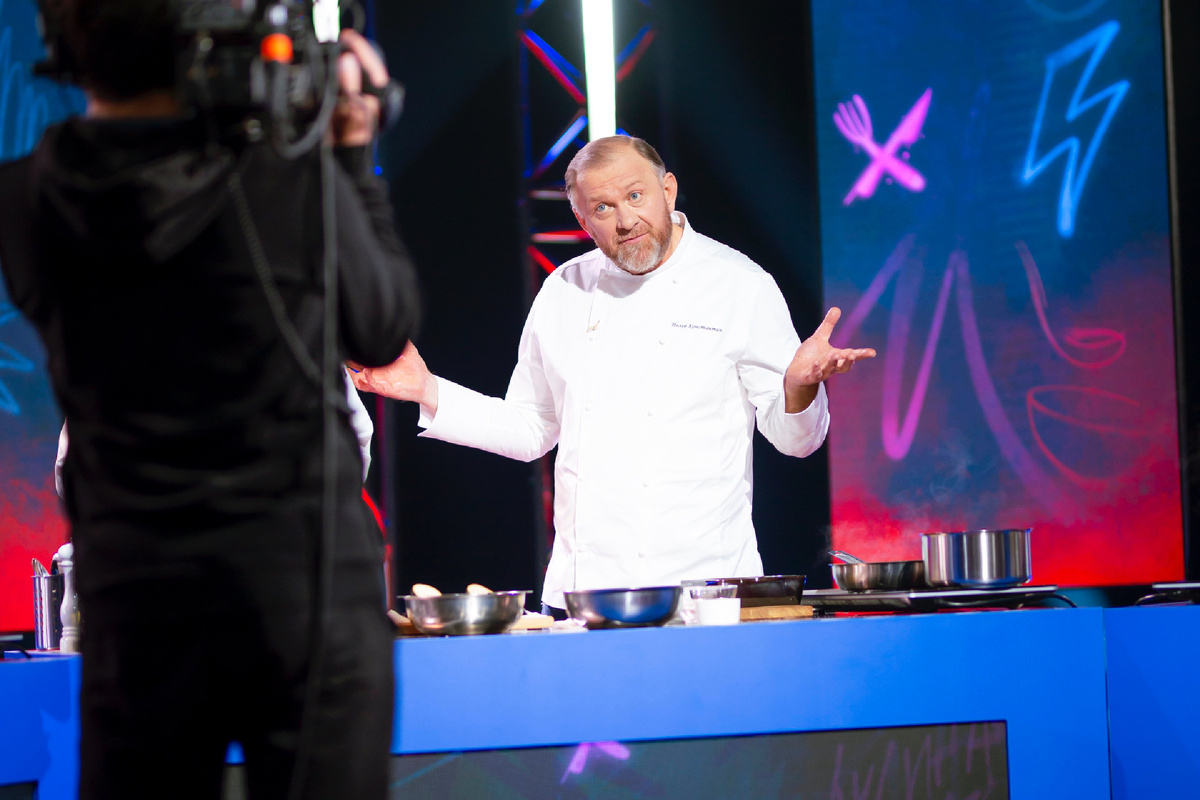 Константин Ивлев на съёмочной площадке шоу «Кулинарная битва»