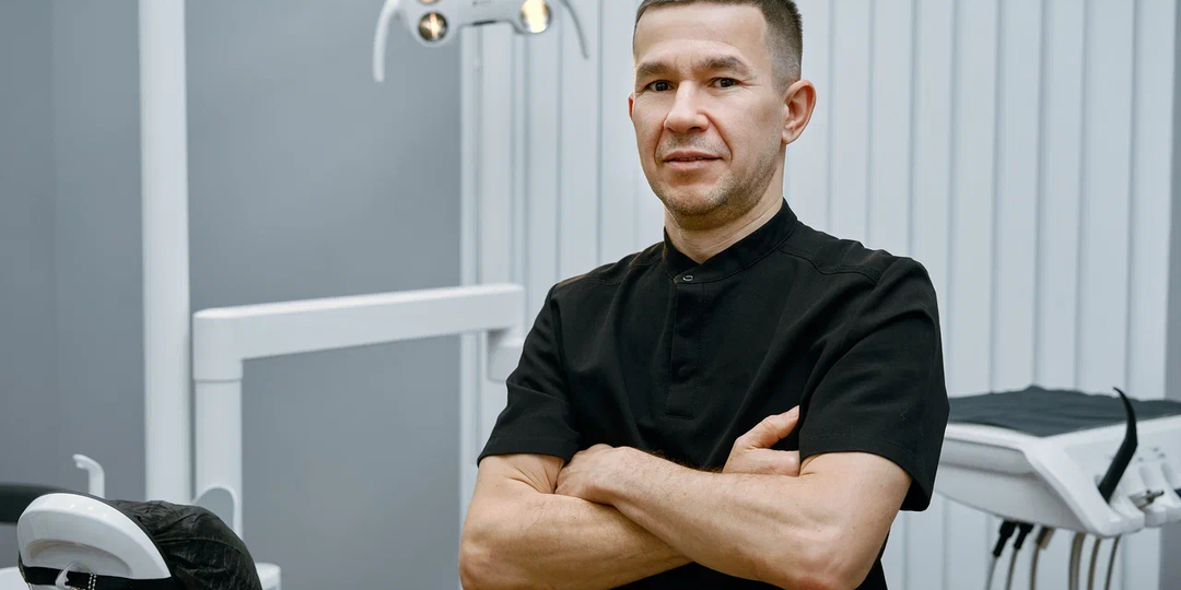 Почему некоторые ортопеды не берутся устанавливать виниры на зубы с "легкой кривизной", хотя в теории это можно было бы сделать