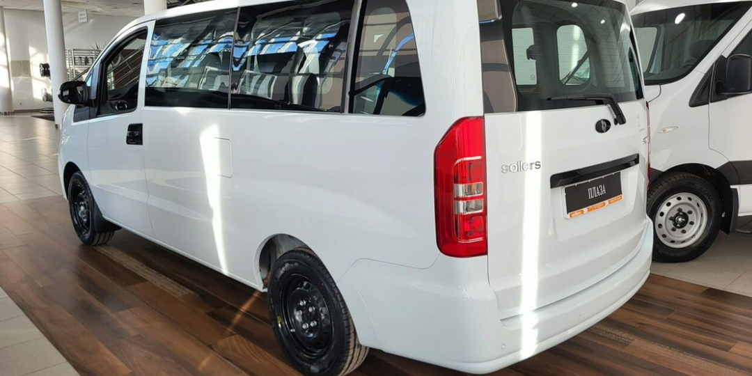 Новый российский минивэн по цене Весты приехал к дилерам: показываю машину и цену