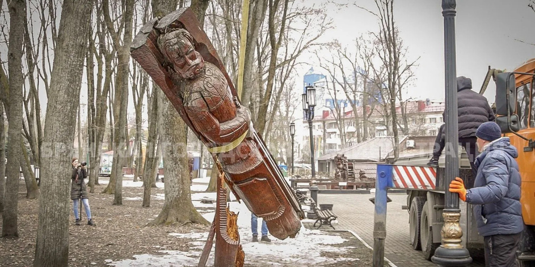 Роман Брянский уступил в парке место новой фигуре