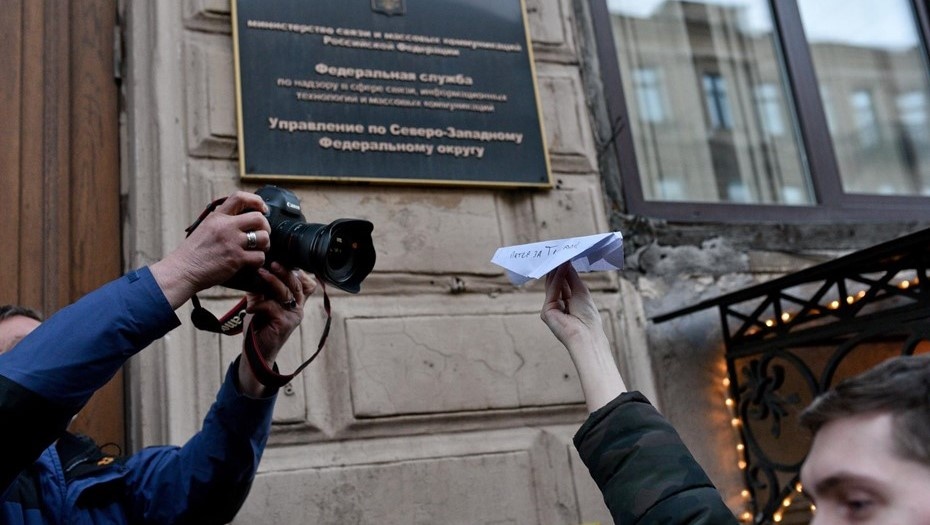    Акция в поддержку Telegram у здания Роскомнадзора. Автор фото: Ермохин Сергей/ДП