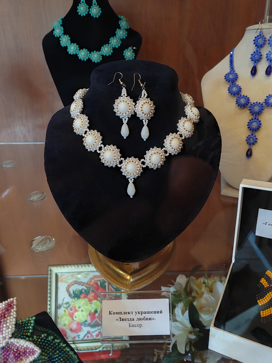 Выставка "Рукотворные чудеса". Автор работы Анастасия Лысоиваненко. ИАК "Астраханский кремль". Астрахань, 2026 г. 