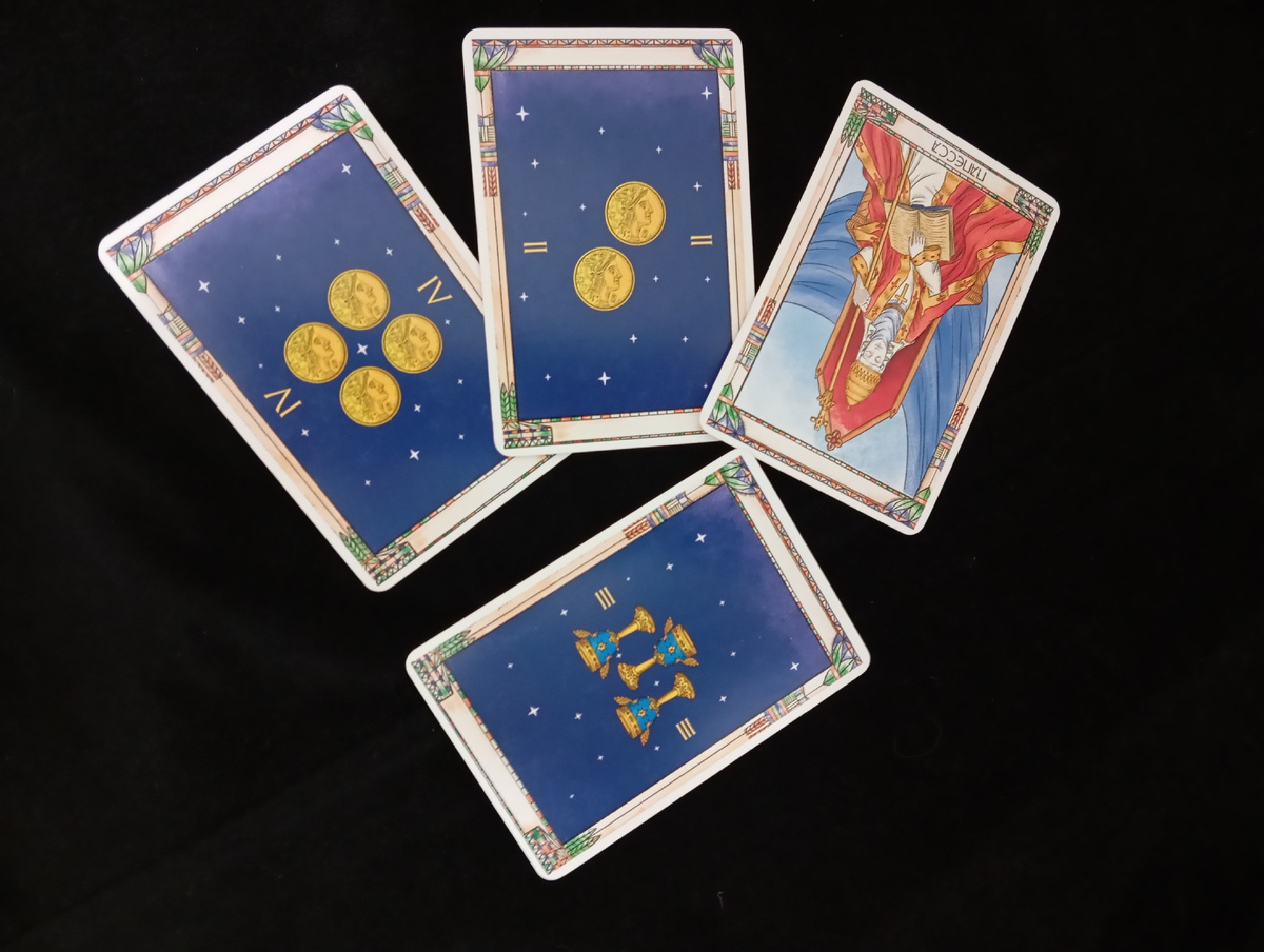 Таро для Близнецов на апрель 2026