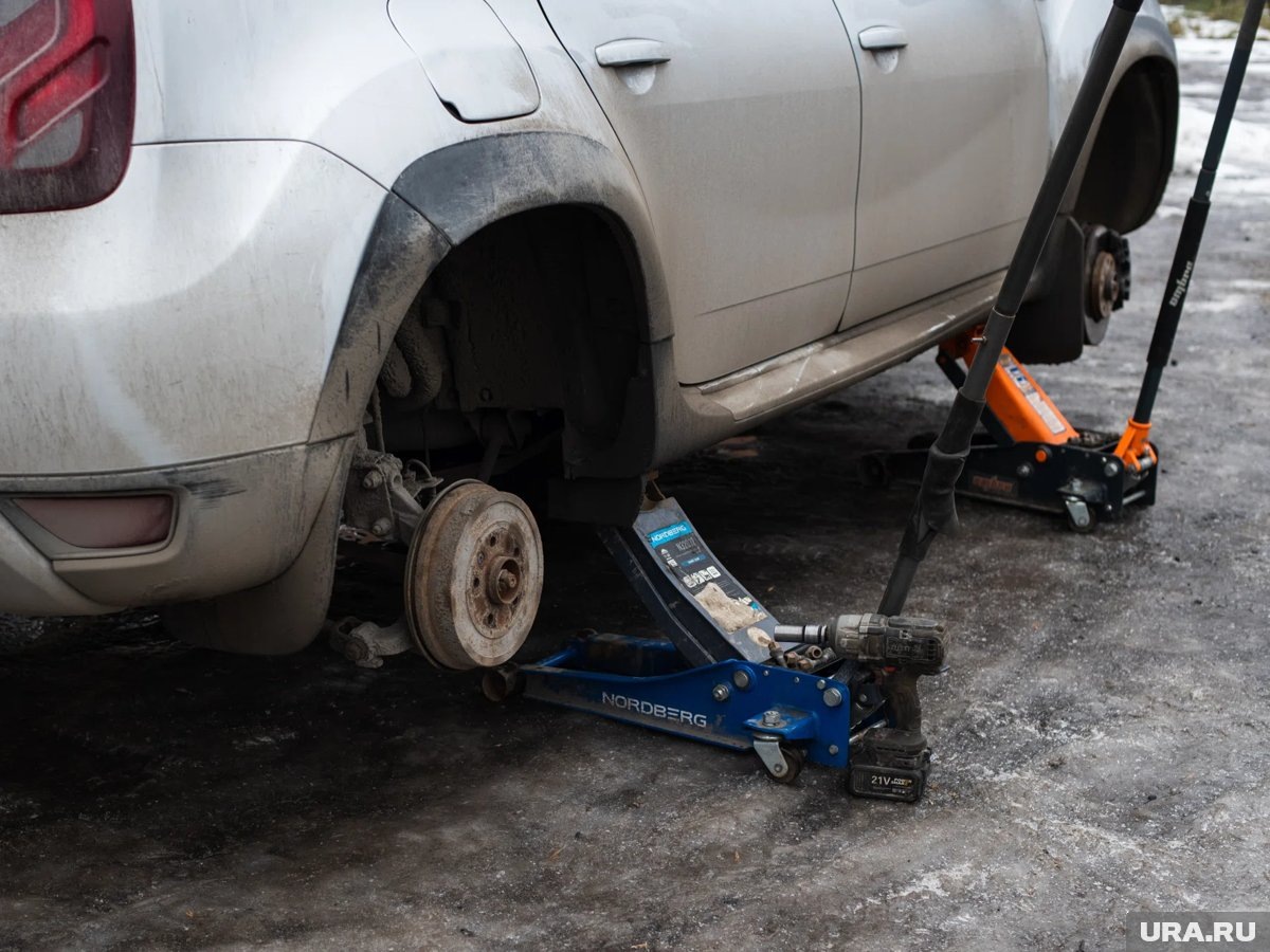     На тюменских шиномонтажках появились первые очереди