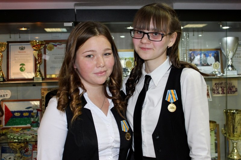 Две девятиклассницы из многодетных семей получили медали МЧС»: как Аня и Люда вытащили мальчика из воды