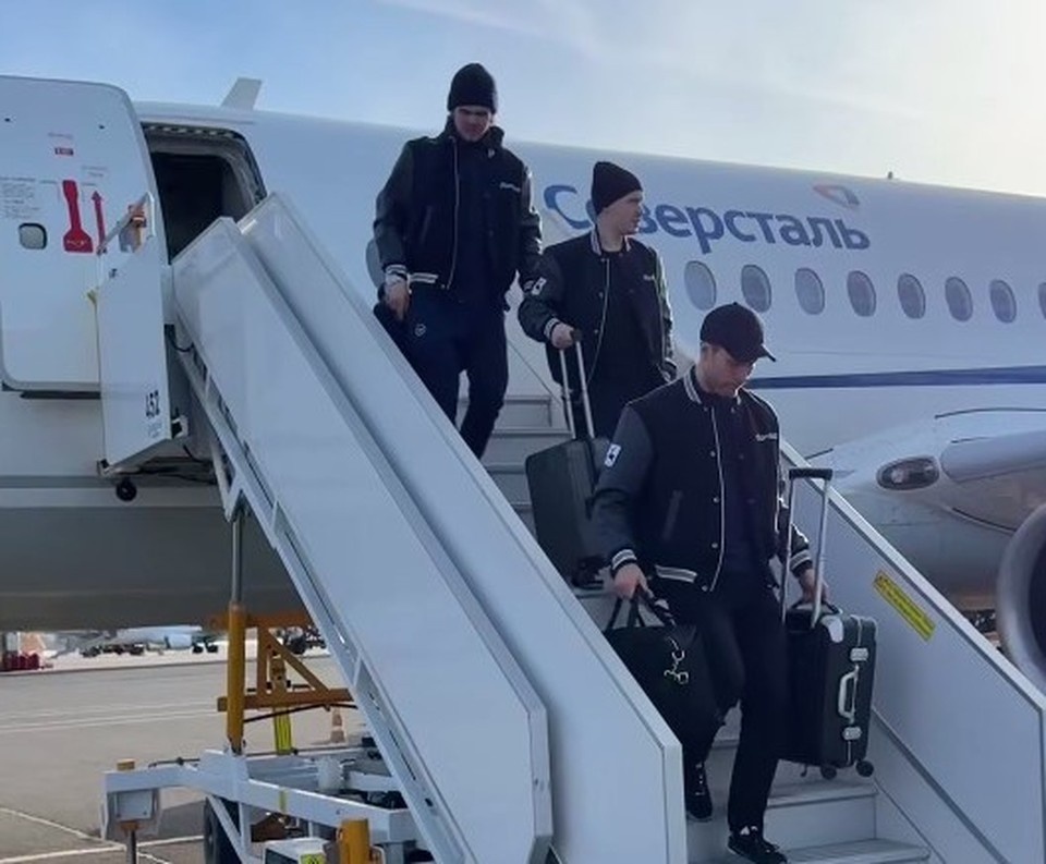    ХК «Торпедо» вернулся в Нижний Новгород после 12-часовой задержки рейса. Пресс-служба ХК «Торпедо»