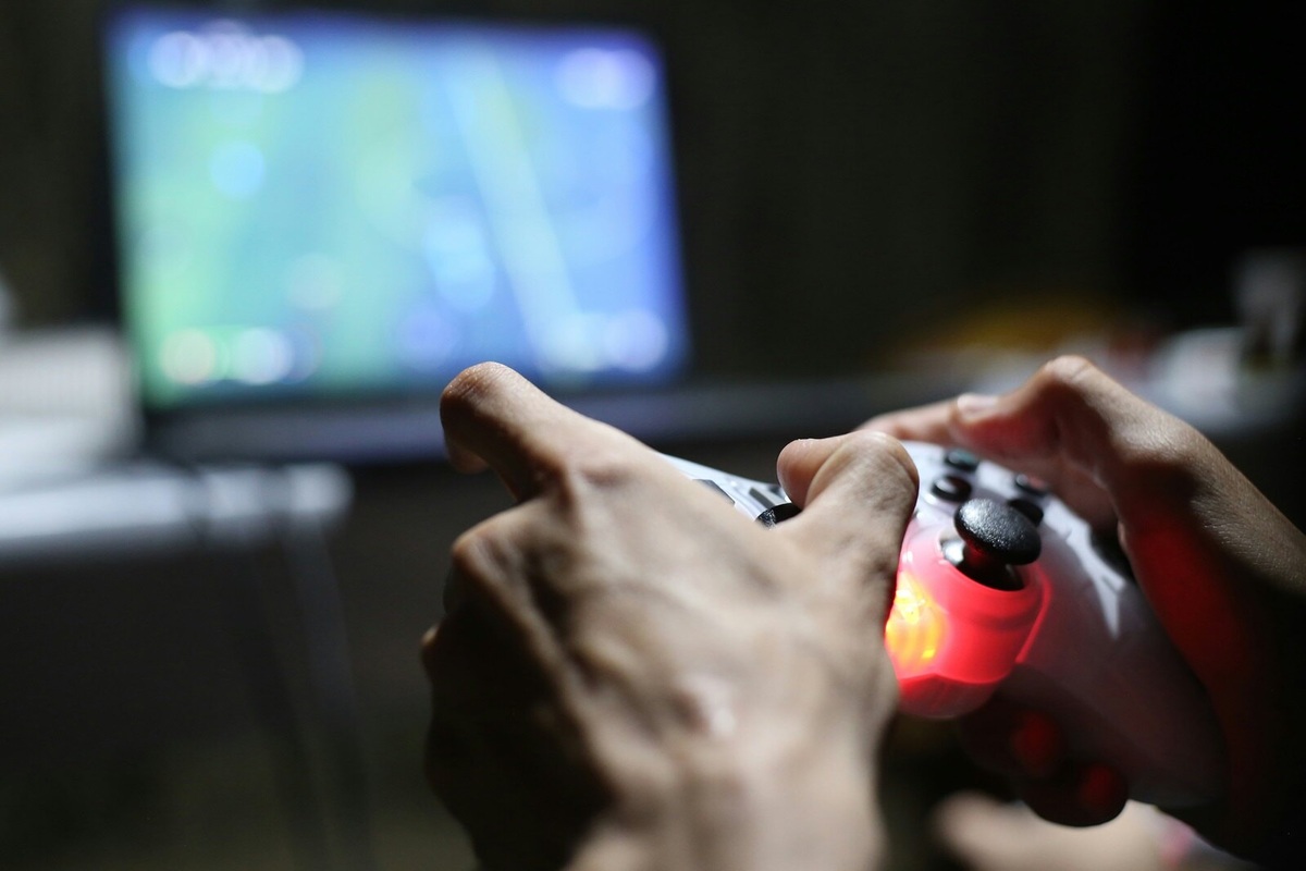     В России закрывают продажи компьютерных игр: из за блокировок РКН играть в них стало невозможно
