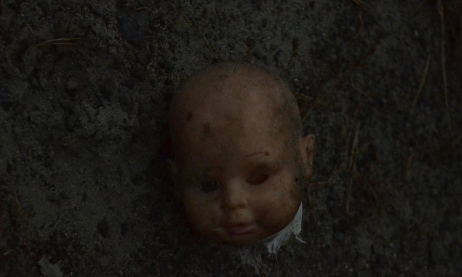 «Пережал трахею и попытался выдавить глаза»: что делать, когда ребенок с диагнозом становится опасным для жизни родителей