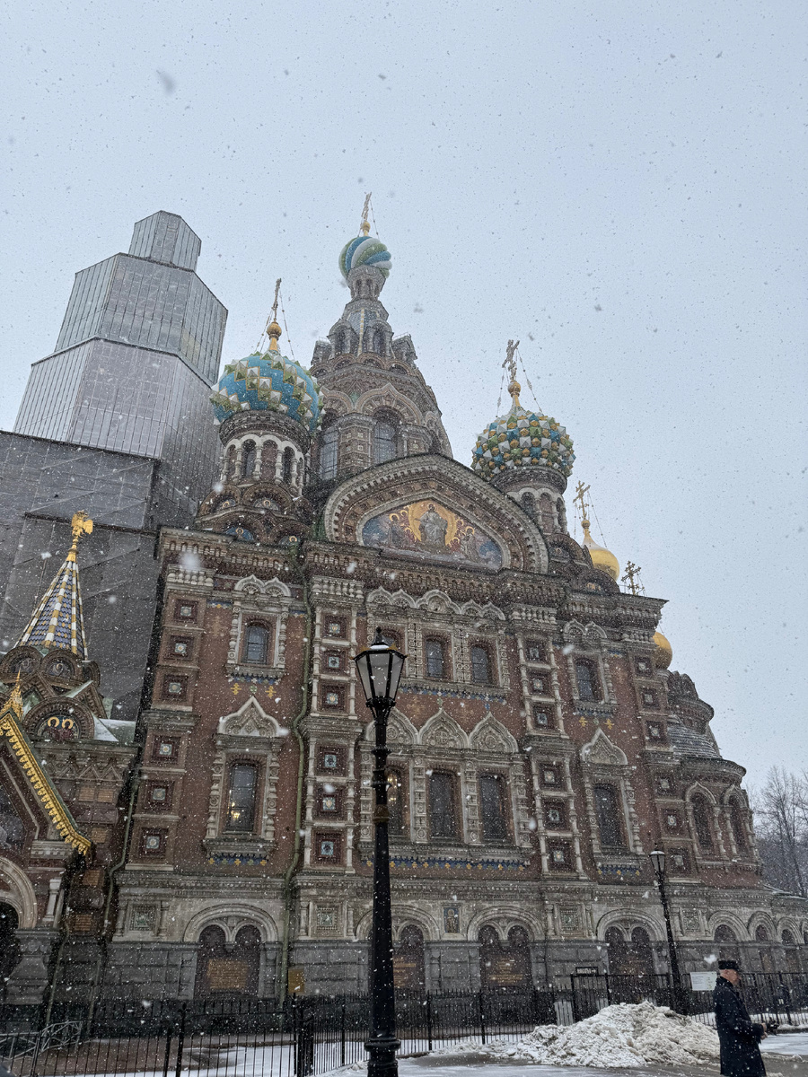 Не смотря на довольно теплые дни в начале марта в наш поход - пошел снег